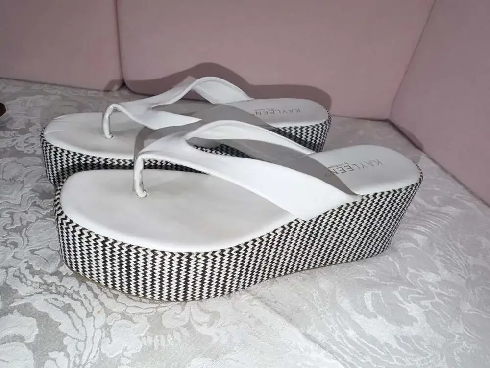 Kayleen by Los Angeles White Platform Wedge Thong Sandals Size 10